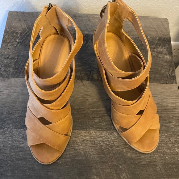 Charlotte Russe faux leather open toe heel 8, 3” heel - Picture 2 of 10